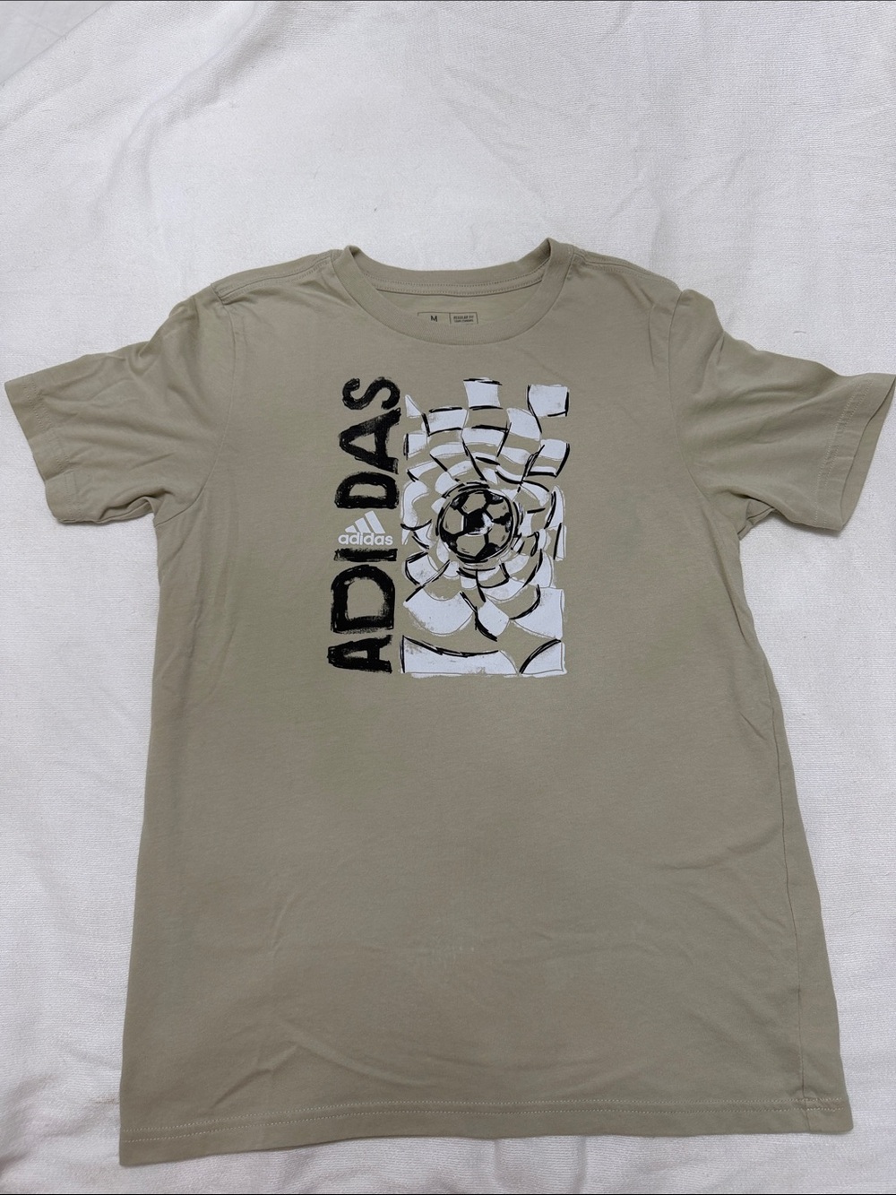 Adidas boy’s t-shirt size M